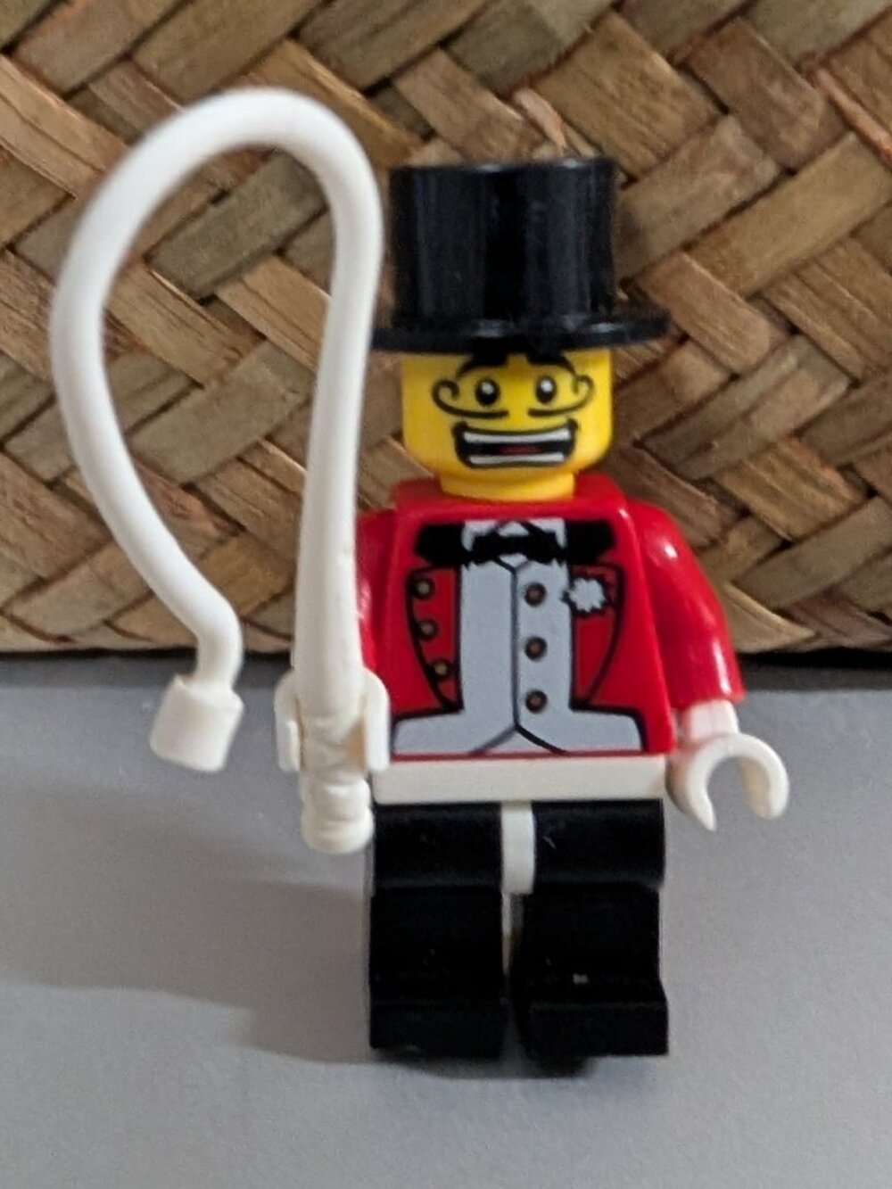 Lego series 2 minifigure - Ringmaster